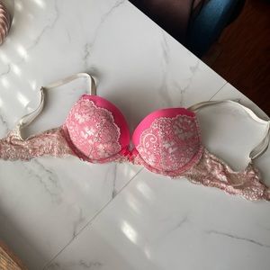 VICTORIA’S SECRET 32C BRA